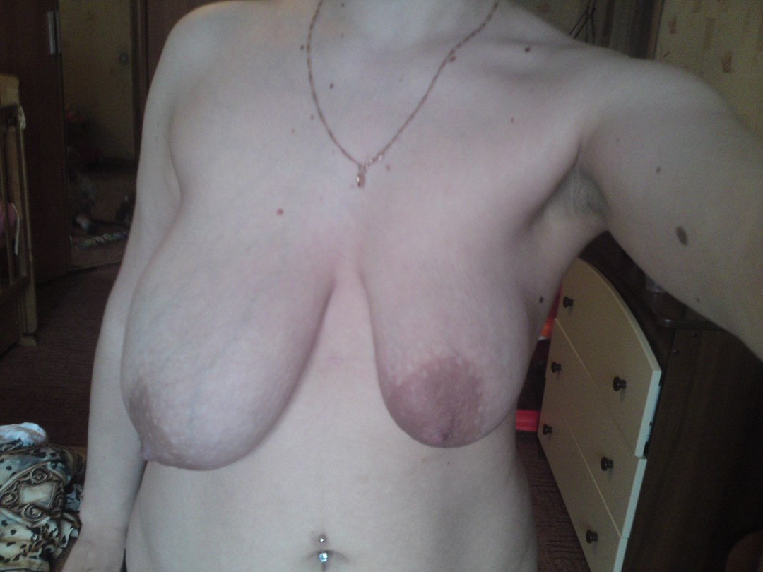 Pequeñas tetas feas