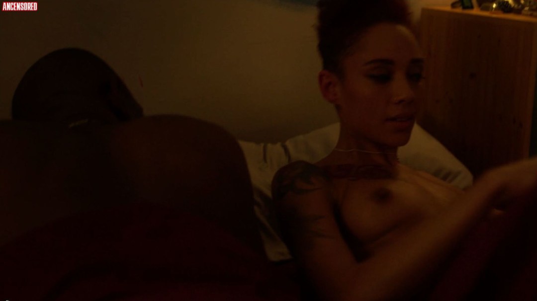 Camilla Seyberg pecho desnudo