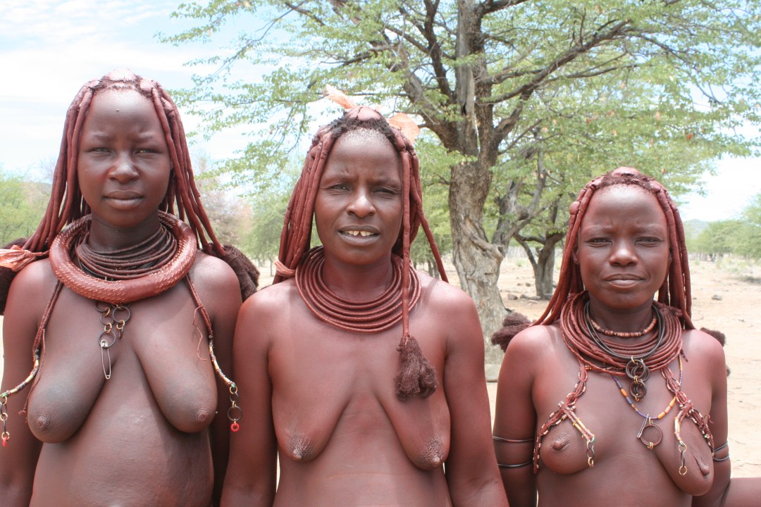 Gente desnuda africana