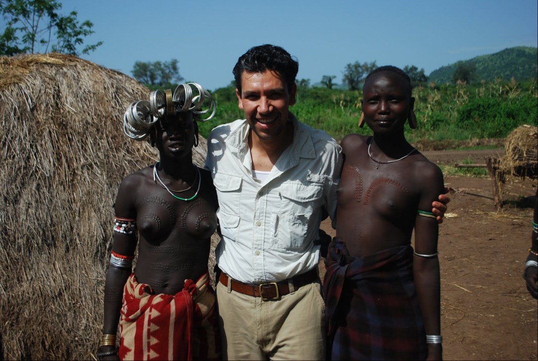 Mujeres de la tribu de Mursi desnuda