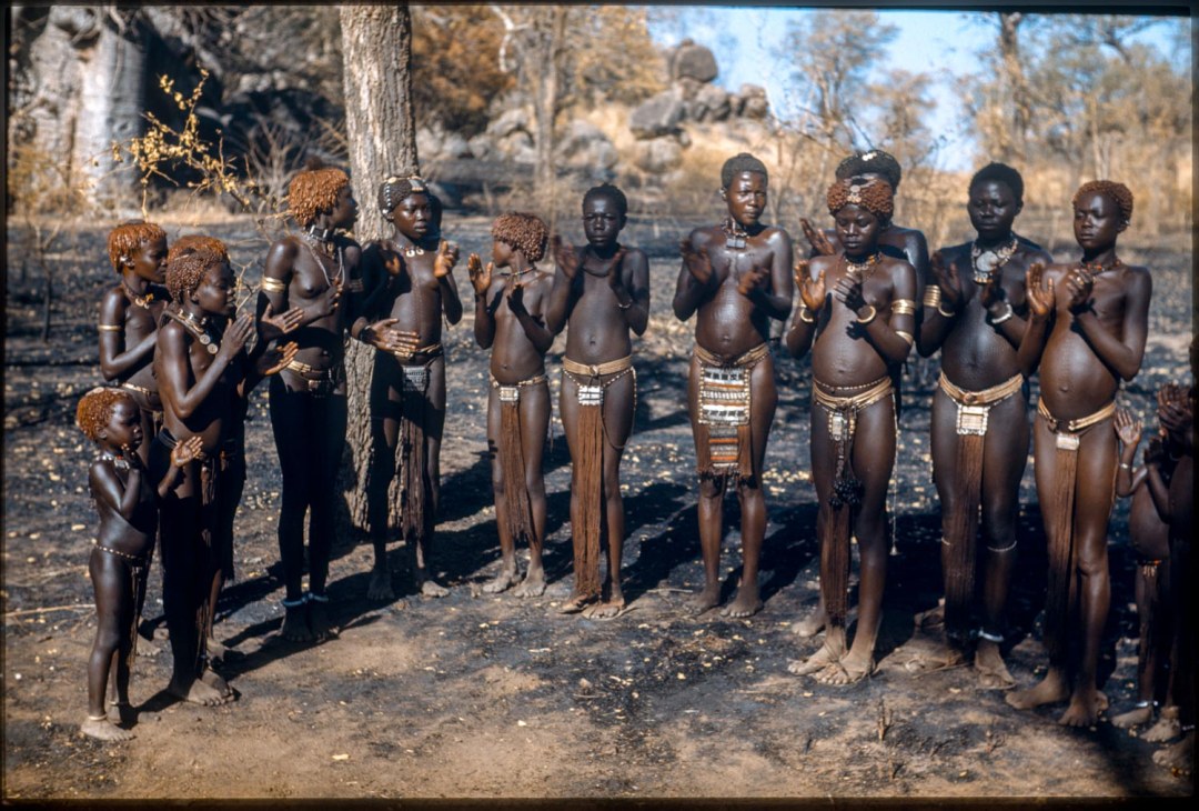 Tribus africanas desnudas