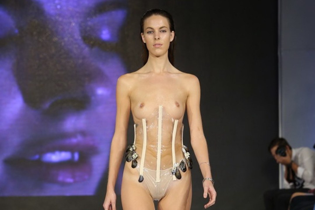 Moda desnuda Charlie le Mind