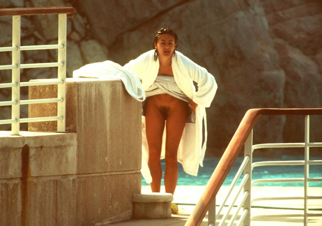 Elizabeth Hurley desnuda en películas