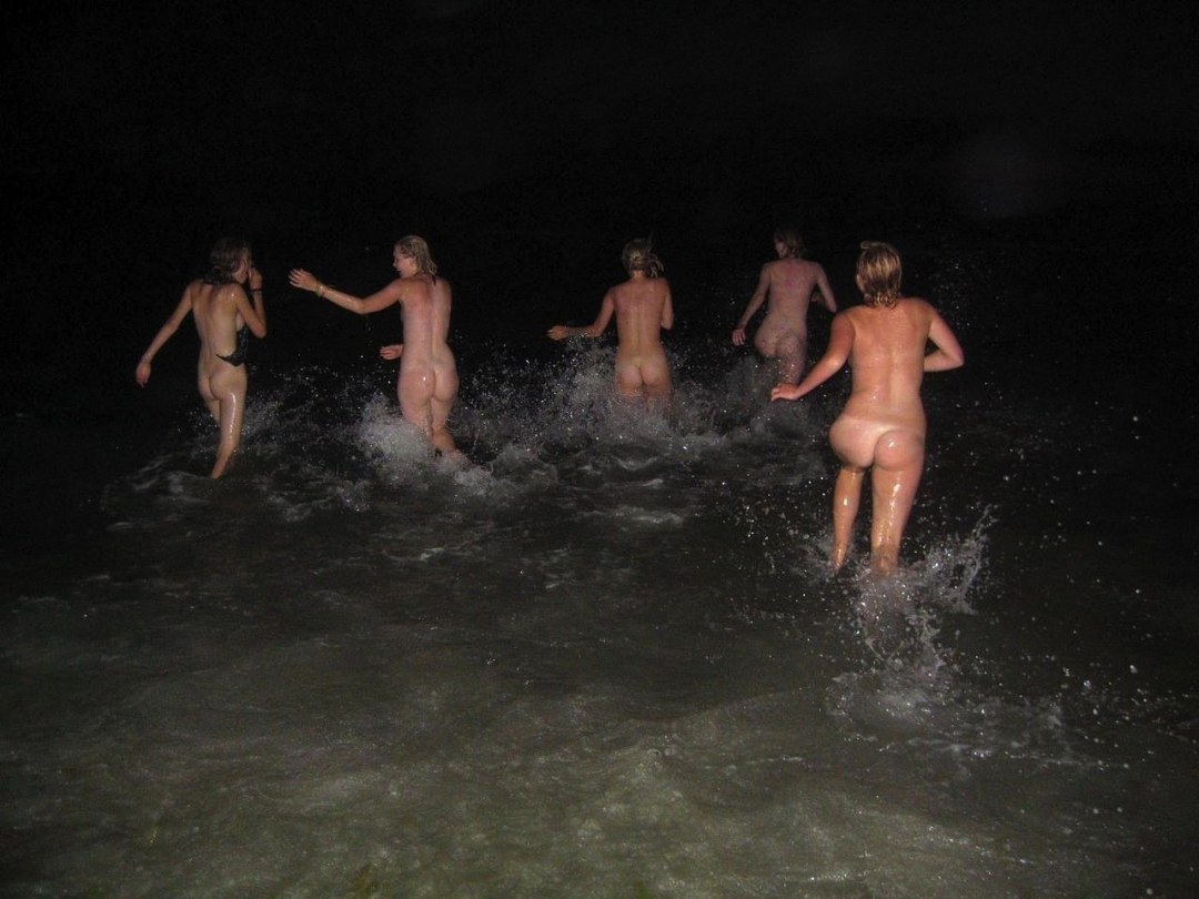 Bañamiento de la noche desnudo