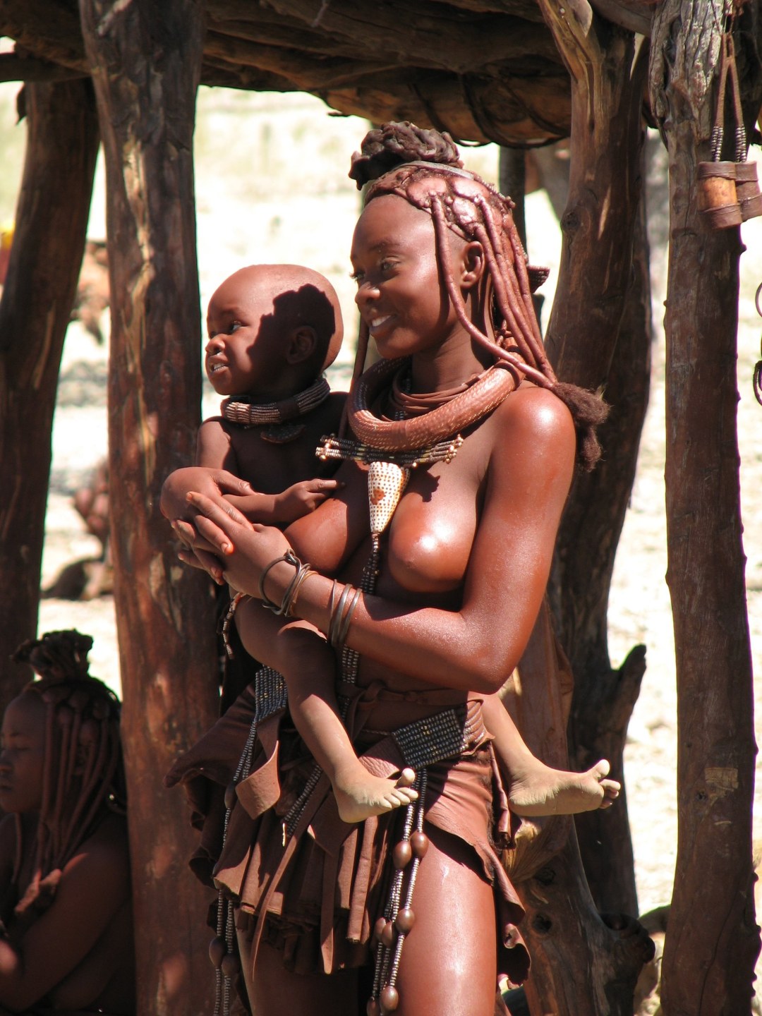 Tribu Khimba en Namibia desnuda