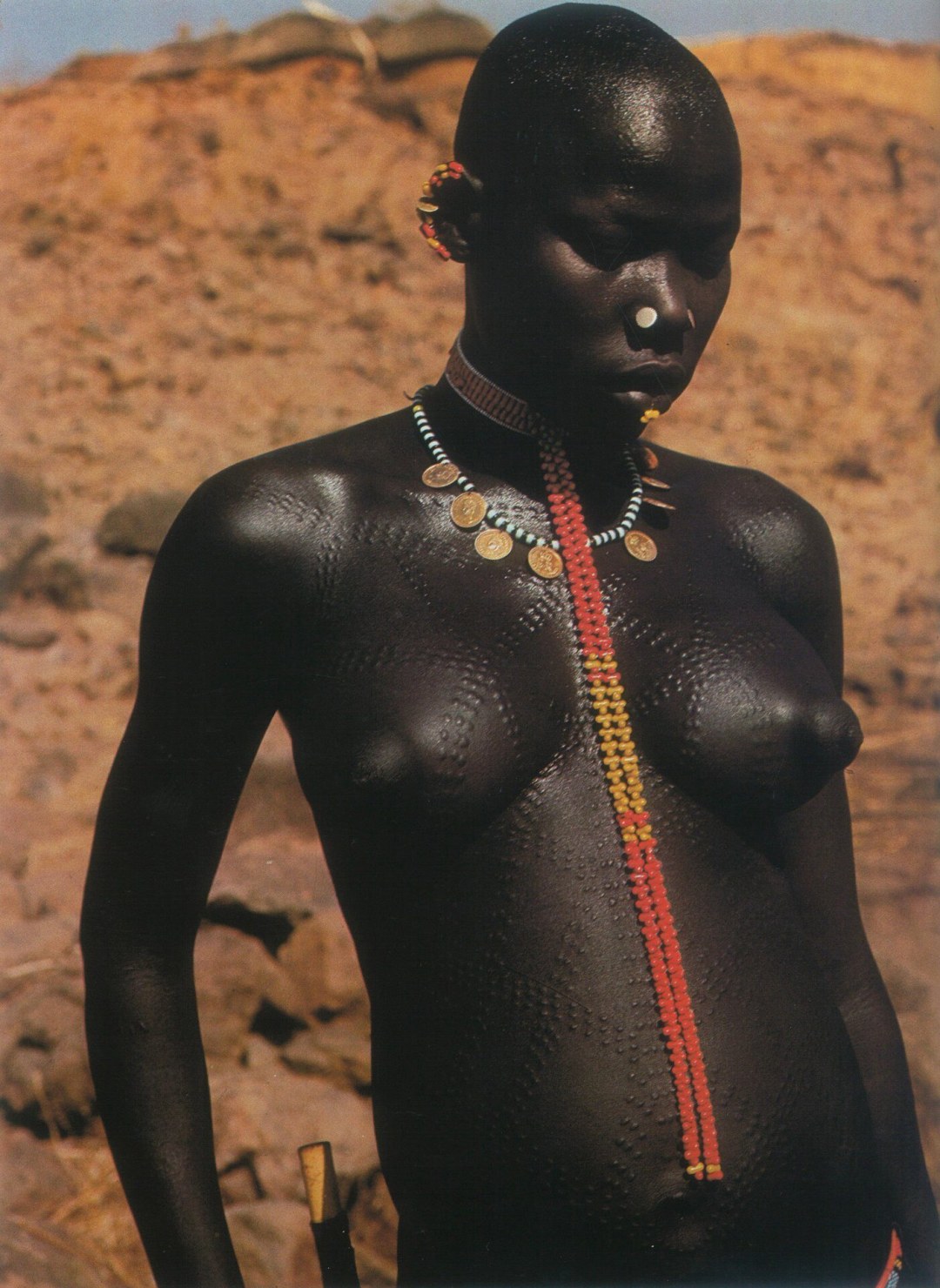 Nubian Leni Rifenstal desnudo