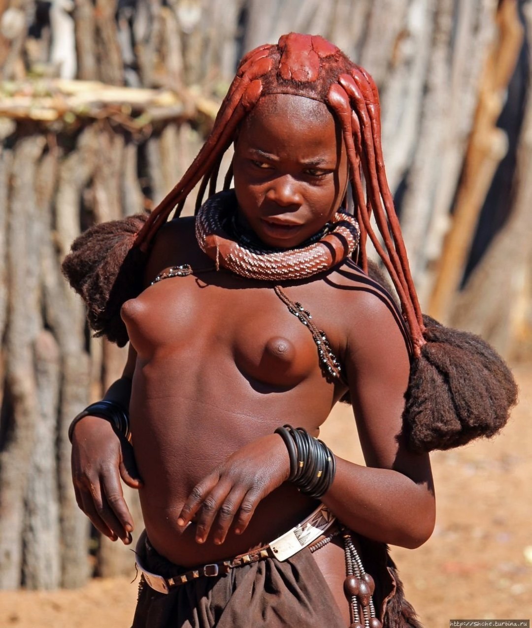 Khimba Mujer Tribu desnuda