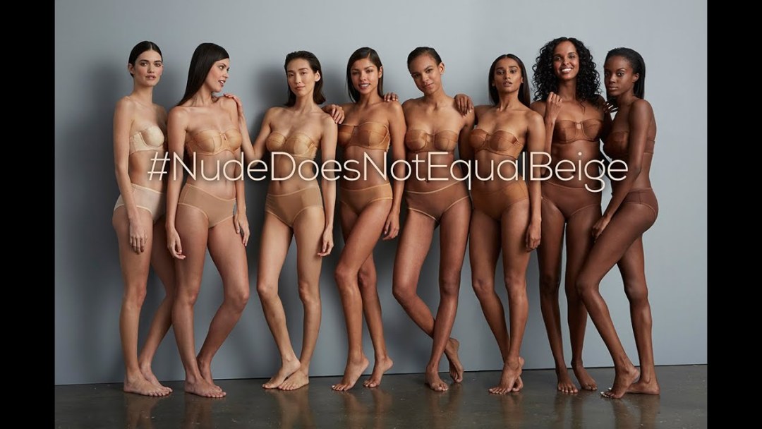 Mujeres desnudas de diferentes razas