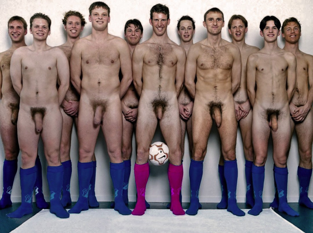 Atletas desnudos de hombres