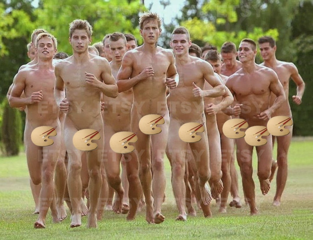 Muchos jóvenes desnudos