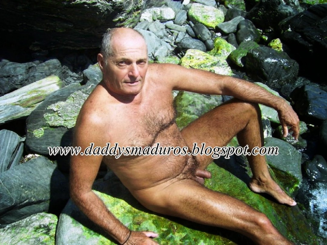 Los hombres mayores están desnudos