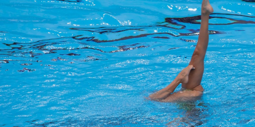 Natación sincronizada desnuda