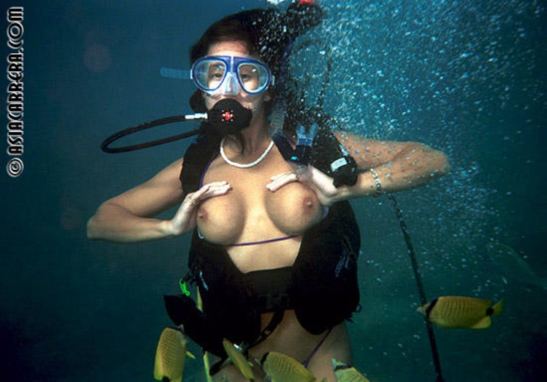 Nikki thorne buceo desnudo