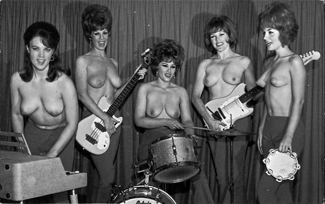 El grupo de topless de las mariquitas