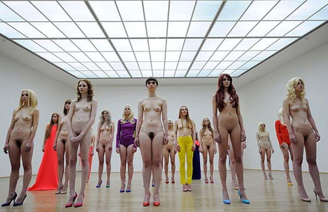 Moda desnuda Charlie le Mind