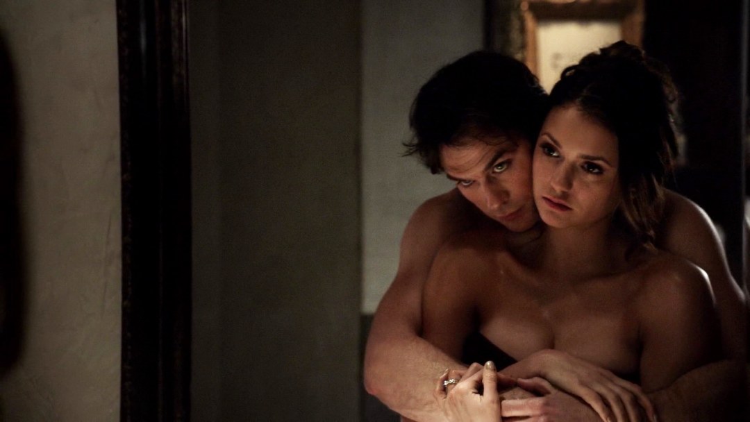 Vampire Diaries desnuda Elena