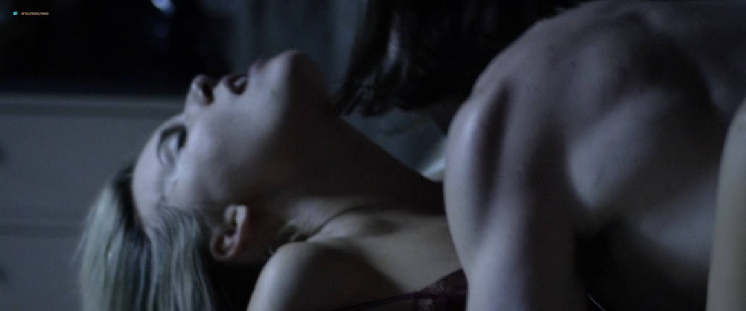 Maggie Grace desnuda en la película