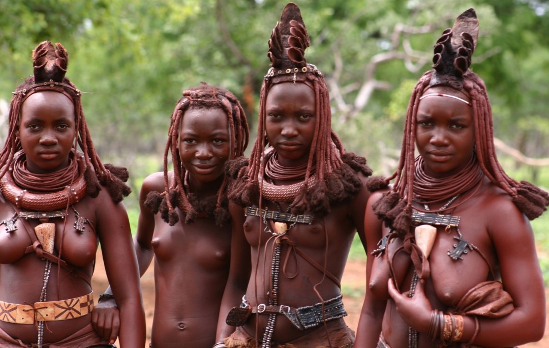 Khimbia Mujeres desnudas