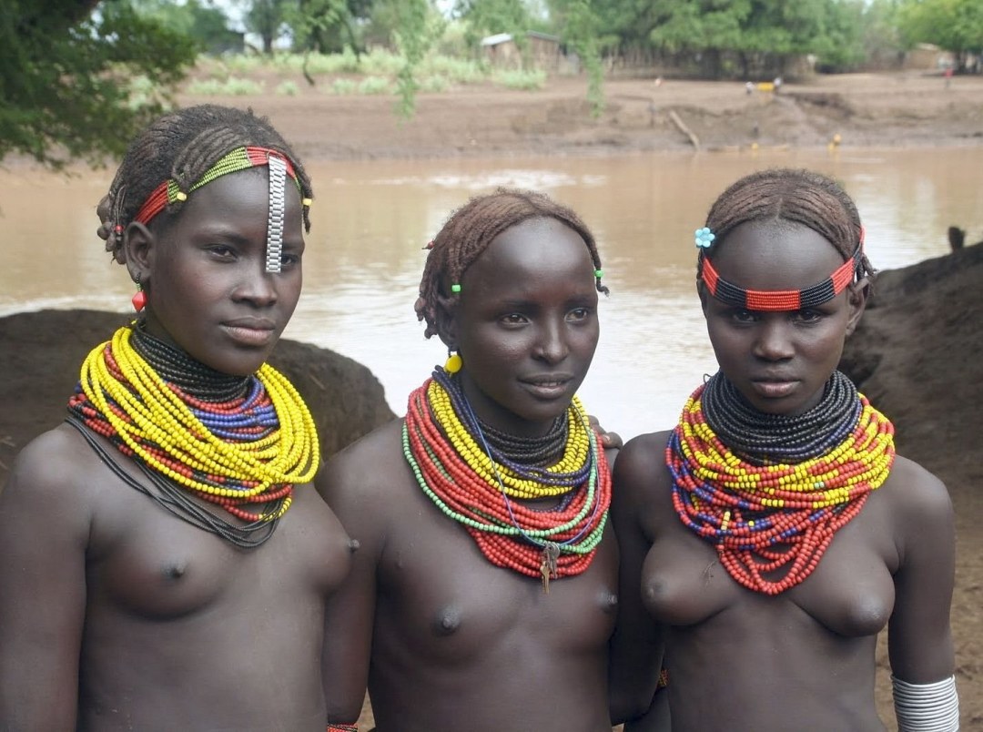 Tribus africanas desnudas
