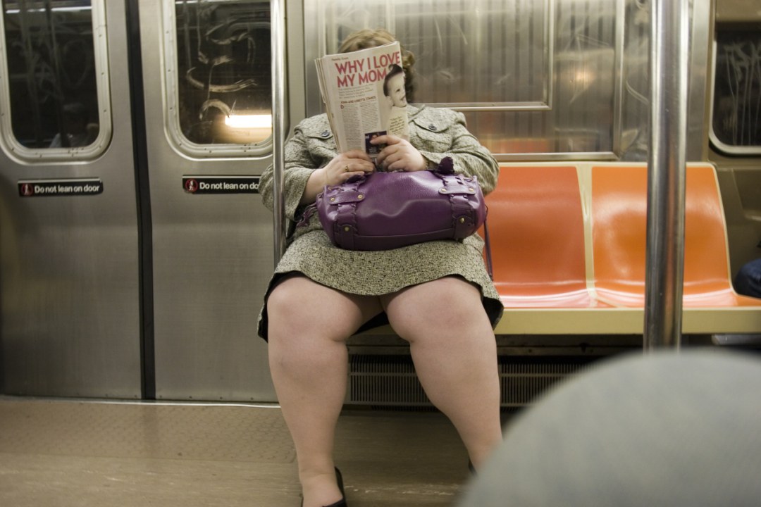 Mujeres gordas en el metro