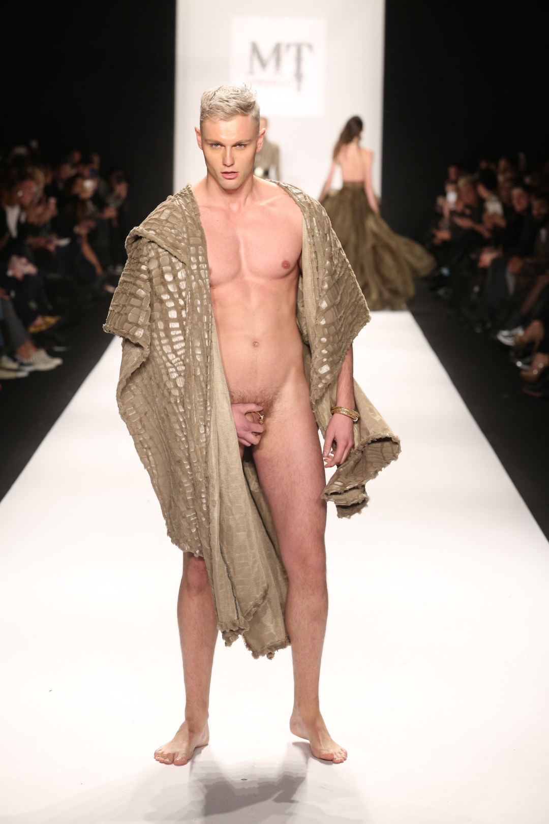 Moda desnuda Charlie le Mind
