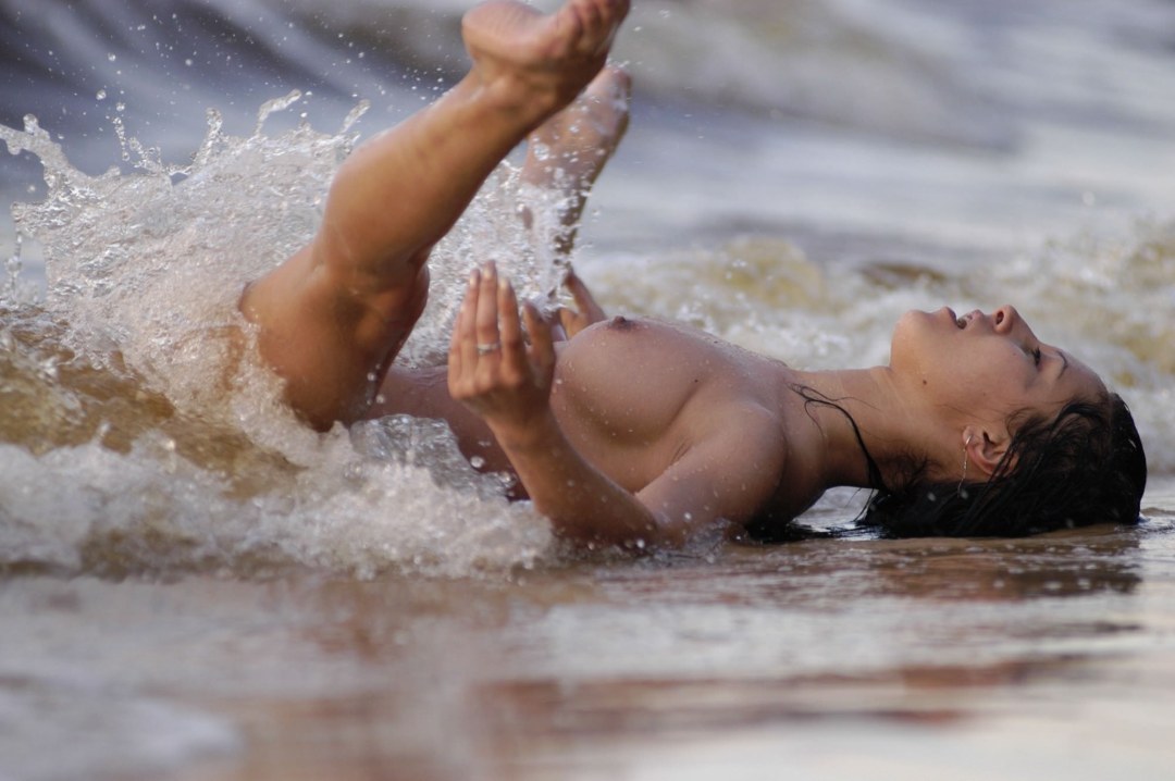 Sesión de fotos erótico en el agua