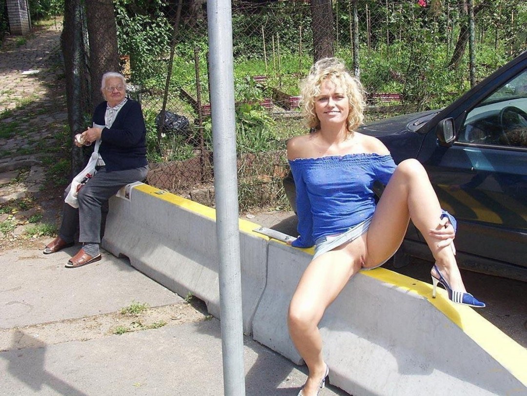 Mujeres adultas sin bragas