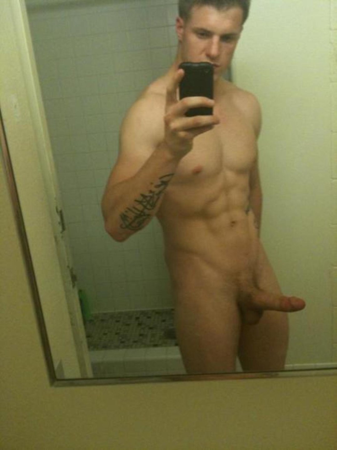 Foto privada de hombres desnudos