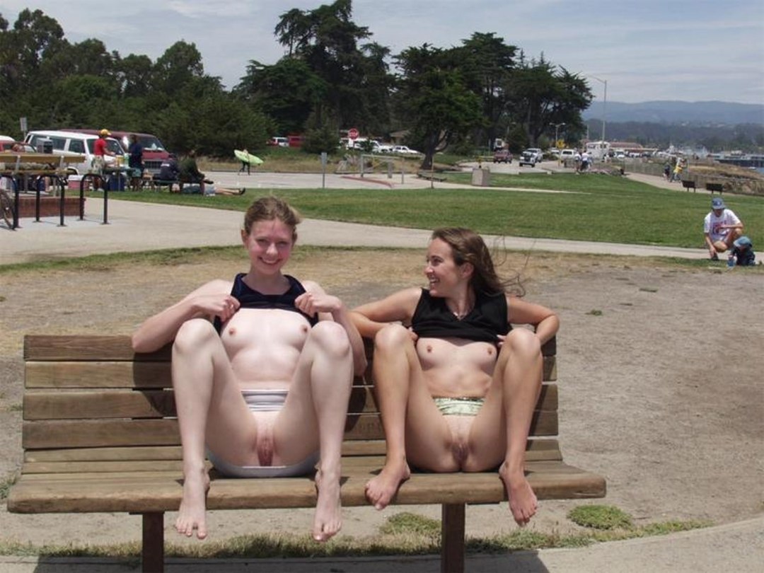 Mujeres desnudas en lugares públicos
