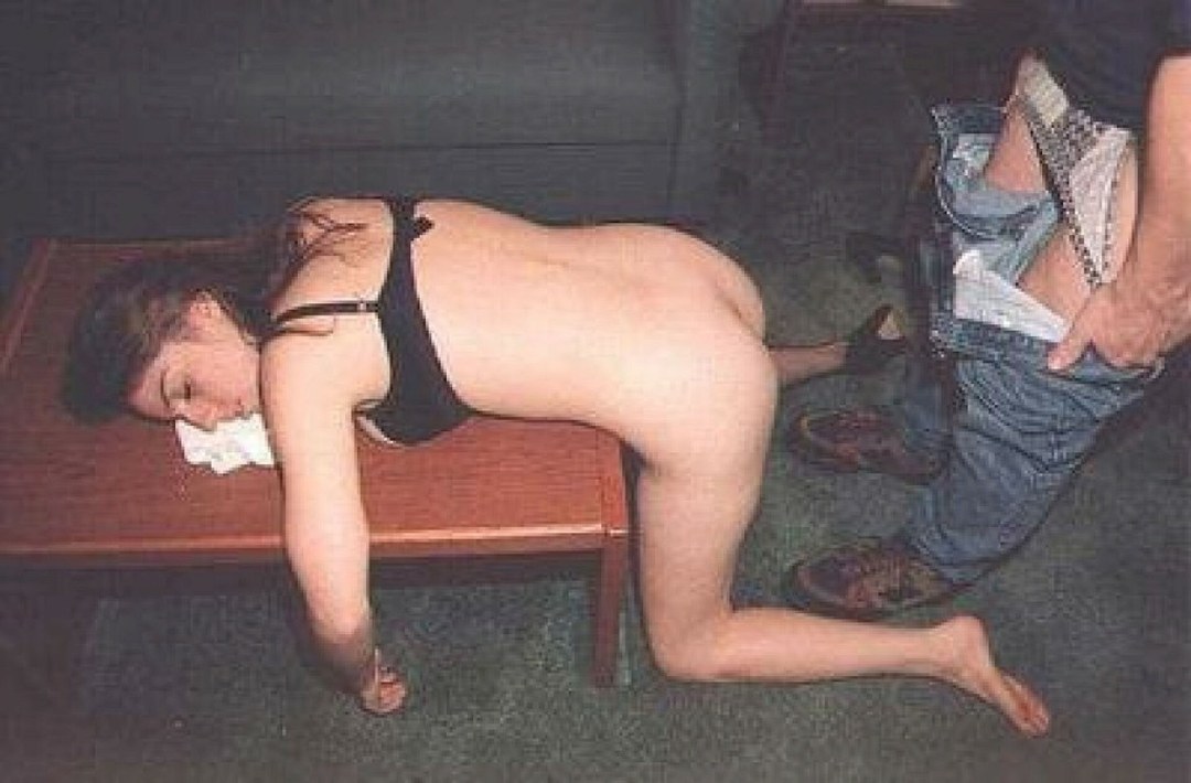 Mujeres desnudas Mujeres borrachas en el cierre