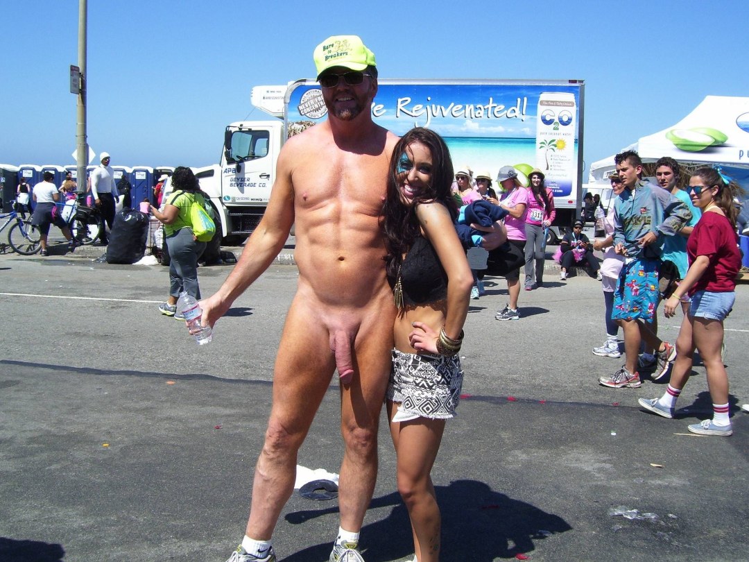 Miembros masculinos en público
