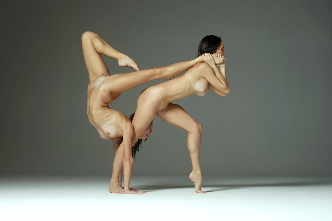 Julietta y Magdalena gimnastas desnudas