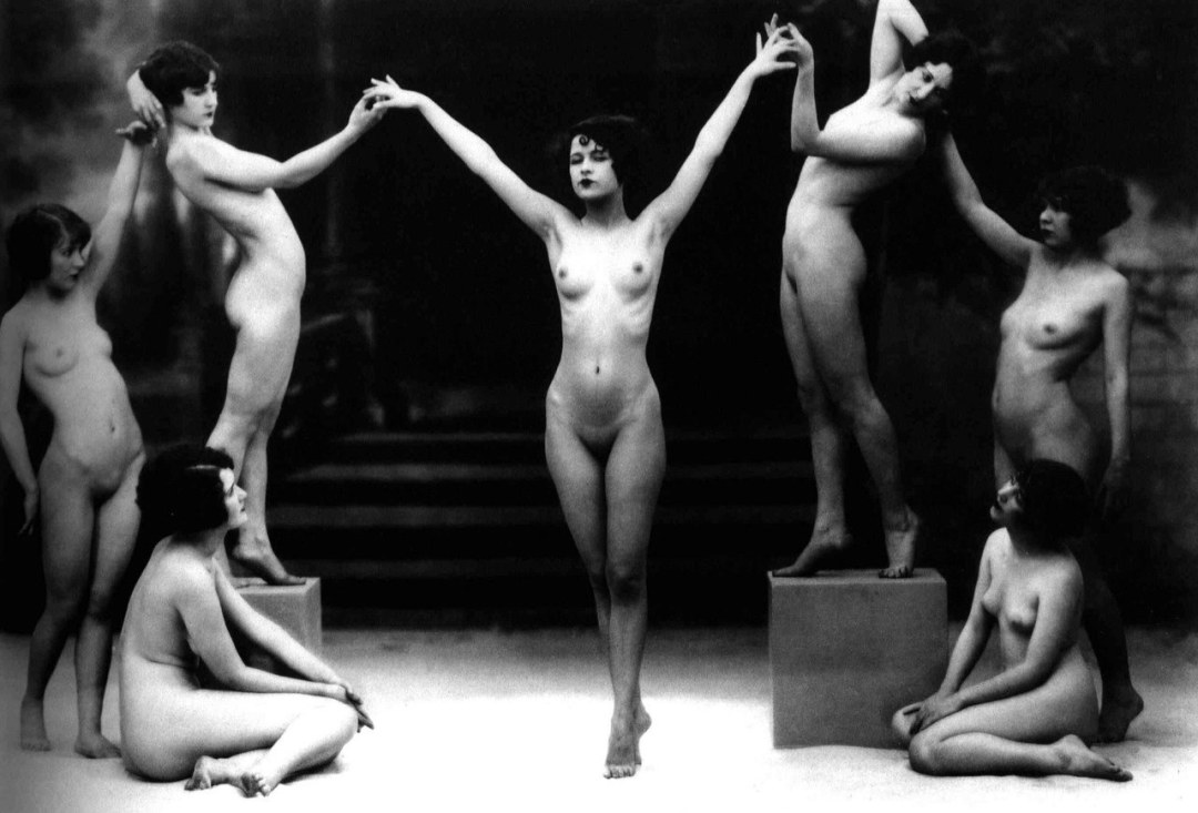 Producciones de teatro al estilo de desnudos