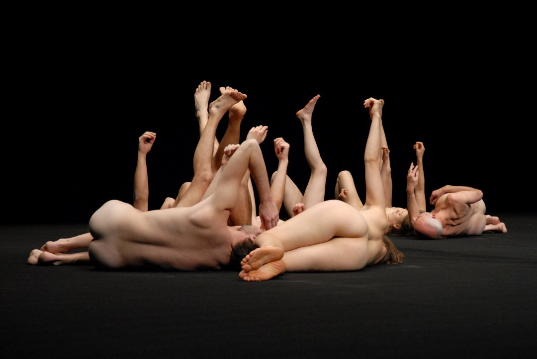 Bailes grupales desnudos