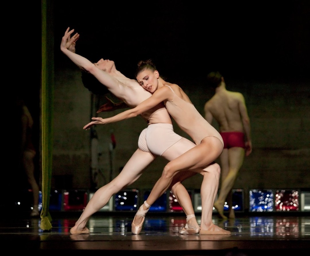 Teatro desnudo de Kirill Ganin
