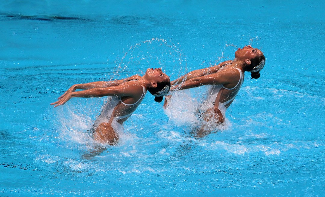 Natación sincronizada desnuda