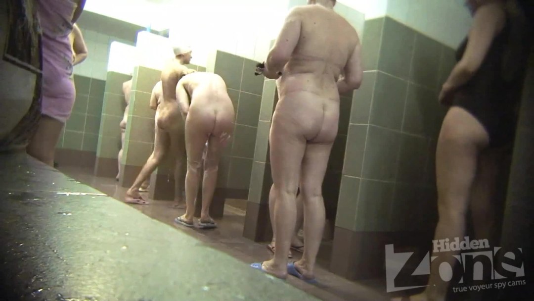 Cámara oculta en un baño de mujeres