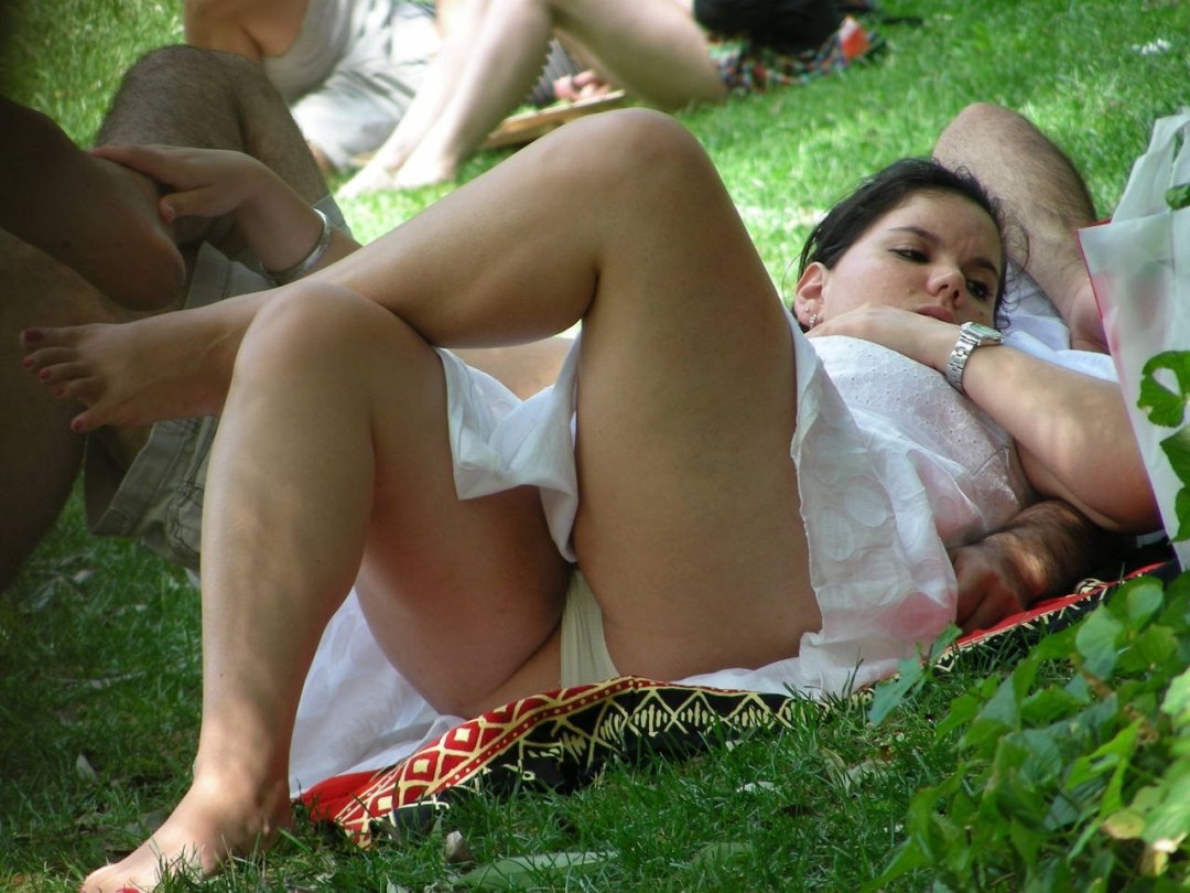 Espiado sin bragas