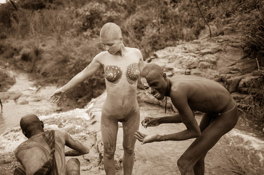 Mujeres desnudas de tribus africanas