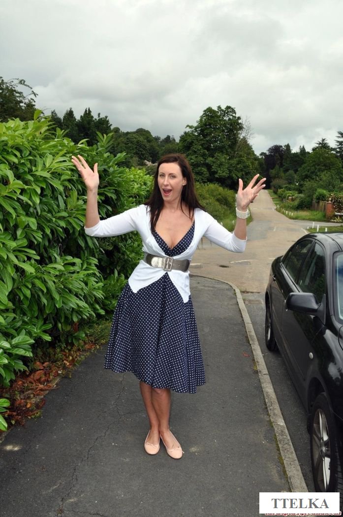 Мужчина снял голу женщину зрелого возраста