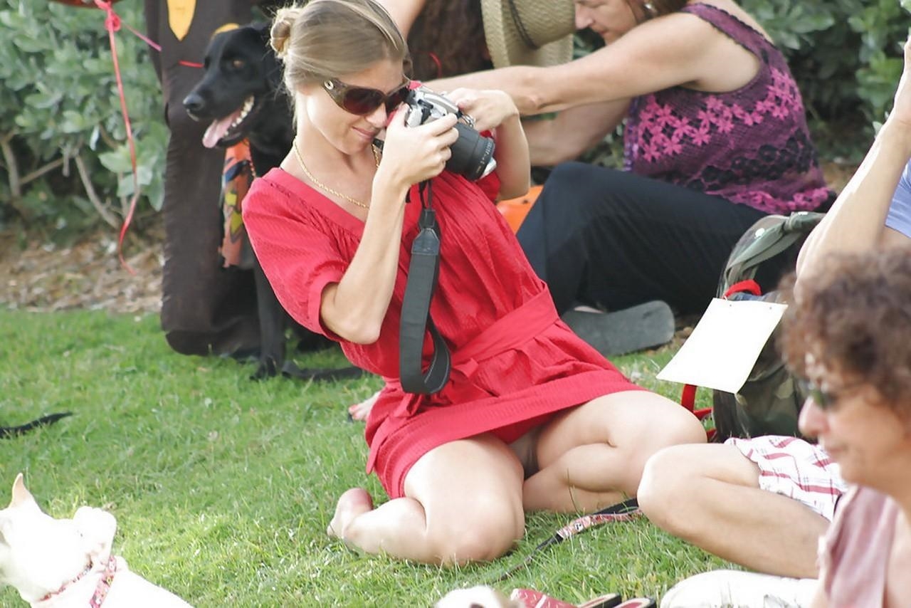 Accidental public upskirt