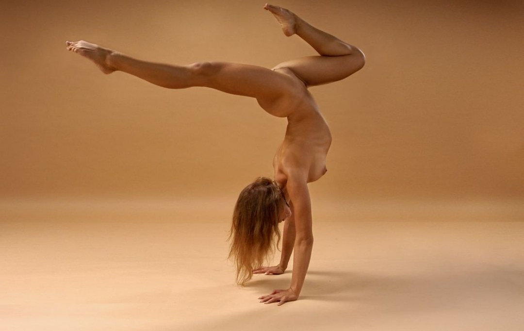 Alicia Sacramone - гимнастика ню