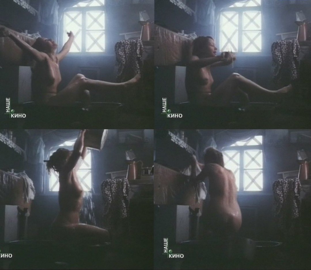 Emily Bloom голая на публике