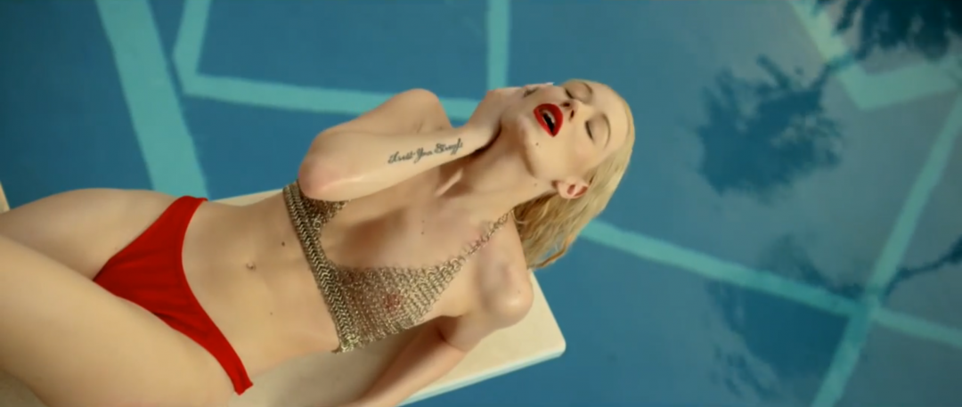 Iggy Azalea mo Bounce