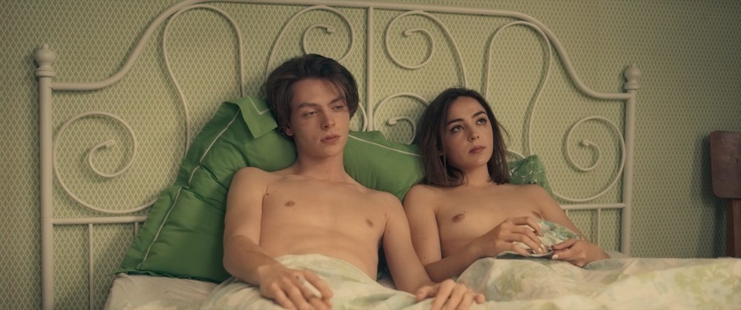 Голая попа Зинеб трики в сериале бюро