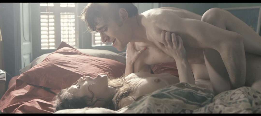 Блондинка и брюнетка фильм nude pictures in movies