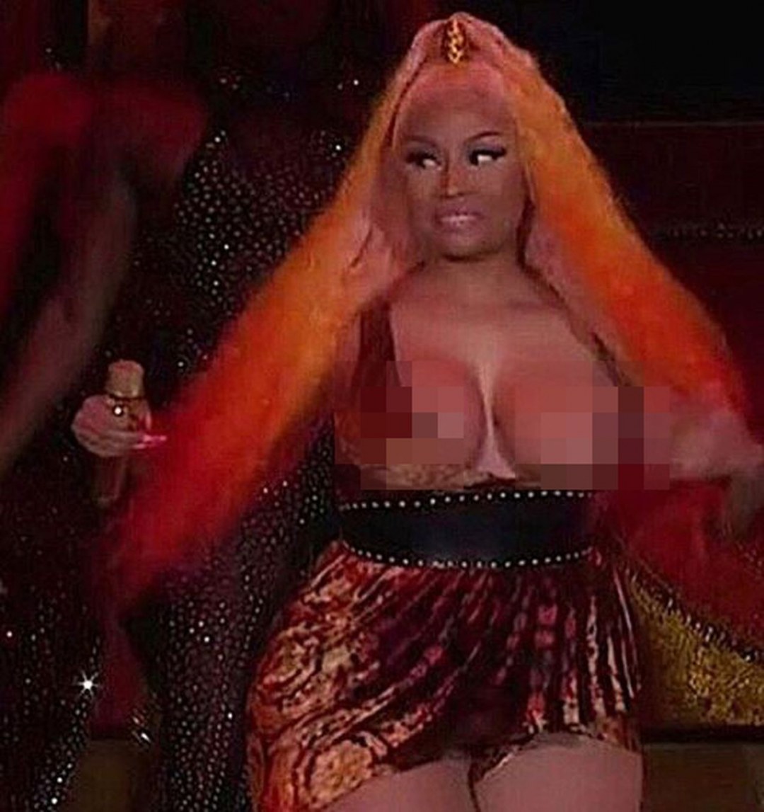 Nicki minaj double nip slip