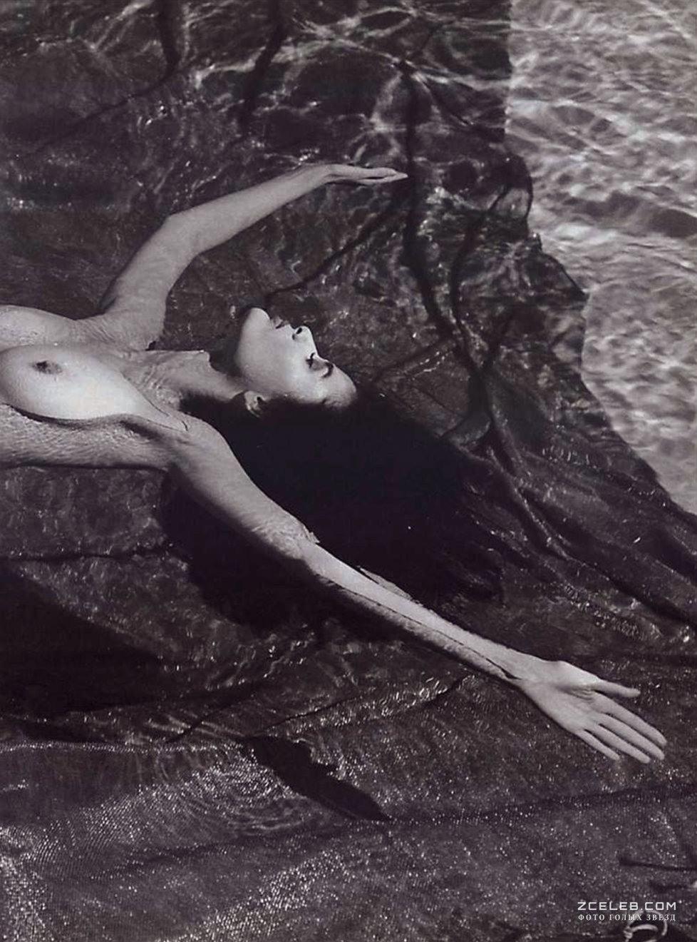 Шарлотта Льюис без купальника