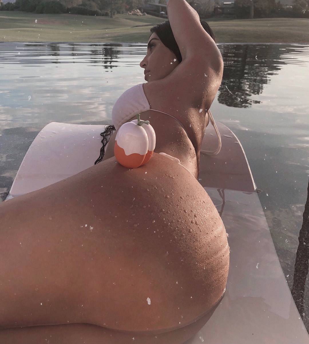 Ким Кардашьян Break the Internet