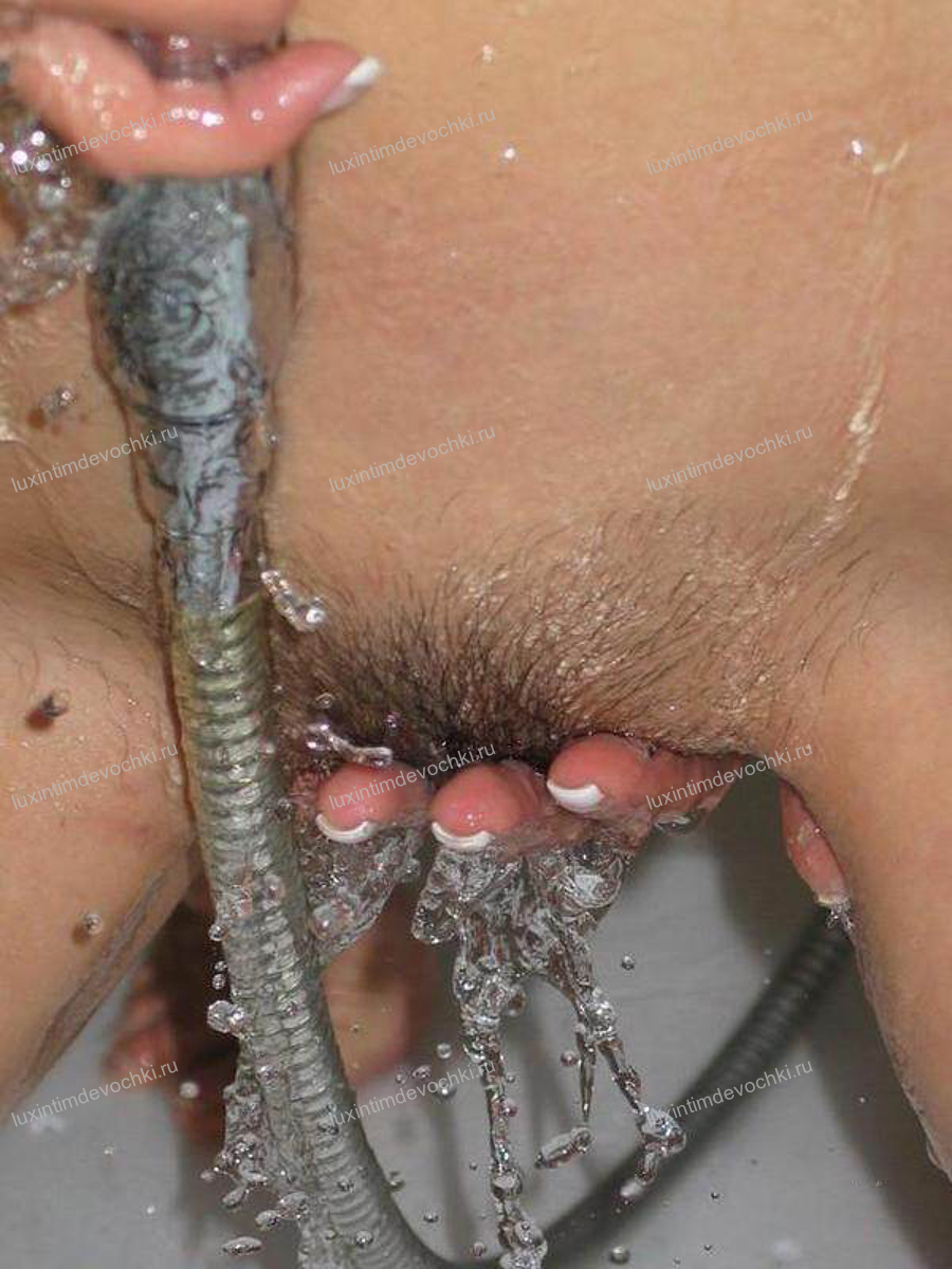 Мастурбация душем в ванной